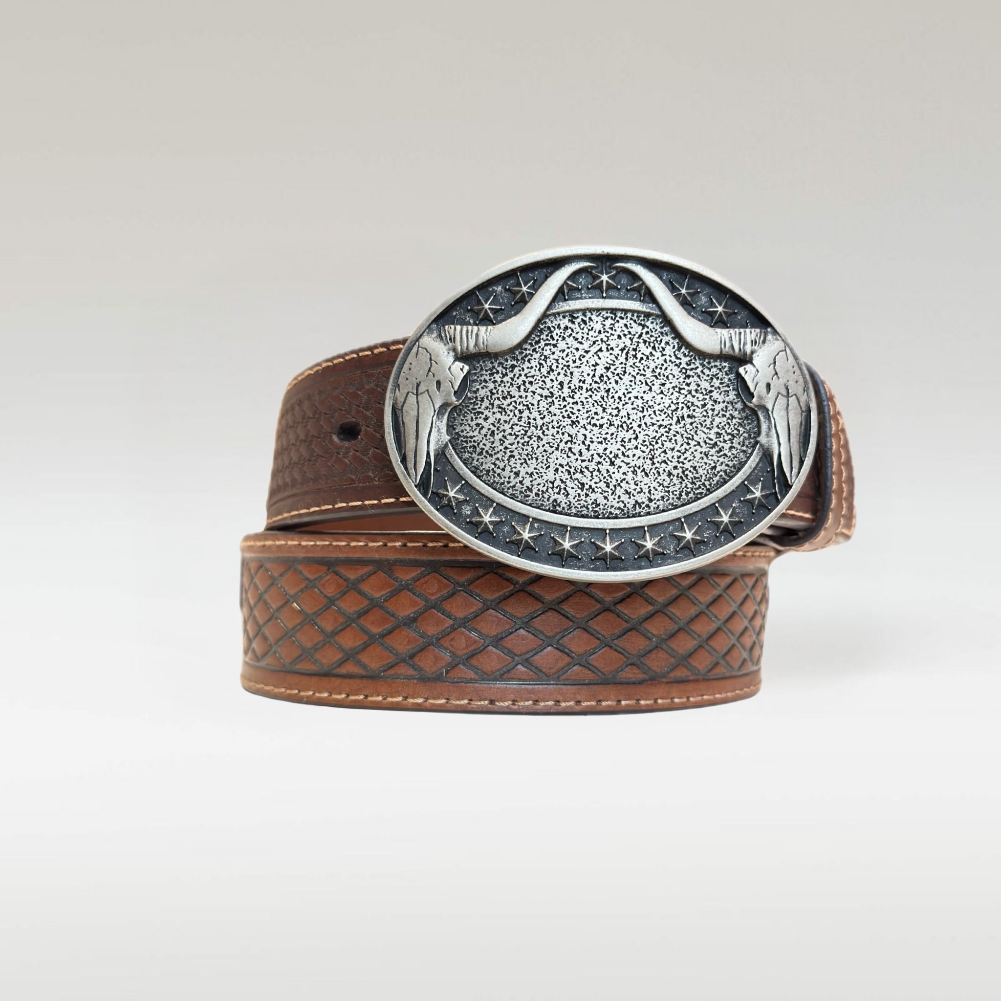 Silver bull leather belt strap and metal belt buckle. Shop the Best western belts for cowboys and cow girls. The house of belts to bold western and everyday classic belts. Reversible belts, automatic belts, removable belts to western metallic buckles, designed belts and simple belts. 